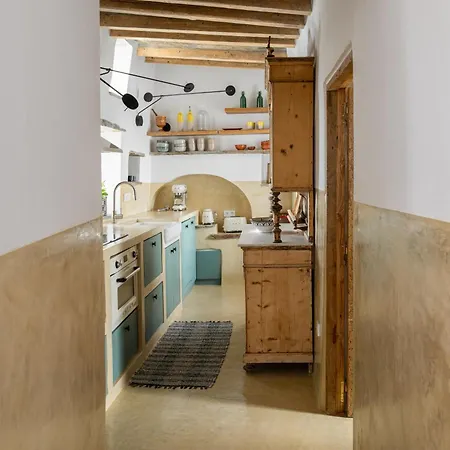 Th_eros House *